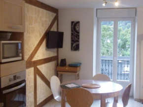 Charmant F3 au Mont-Dore, à proximité du centre, 55m², classé 3 étoiles, pour 4 personnes. - FR-1-415-16